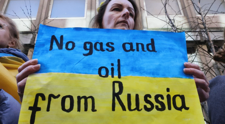 Росія заробила €883 млрд на експорті палива з початку вторгнення — Захід фінансує війну, яку намагається зупинити