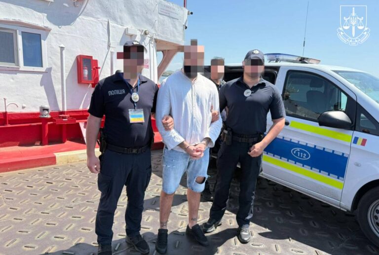Організатора групи паліїв екстрадували з Румунії до України