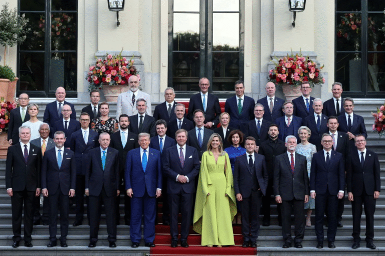 Трамп у чудовому настрої, королева Максима вразила комбінезоном: як пройшов прийом лідерів НАТО в Нідерландах