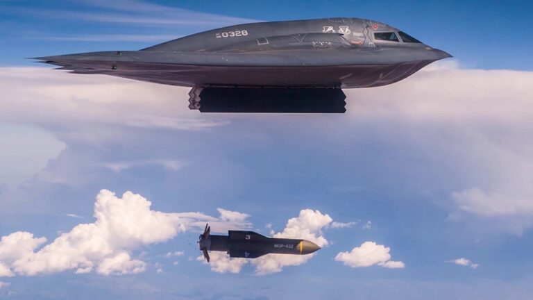 США перекинули бомбардувальники B-2, здатні нести бомби для ураження підземних об’єктів — медіа