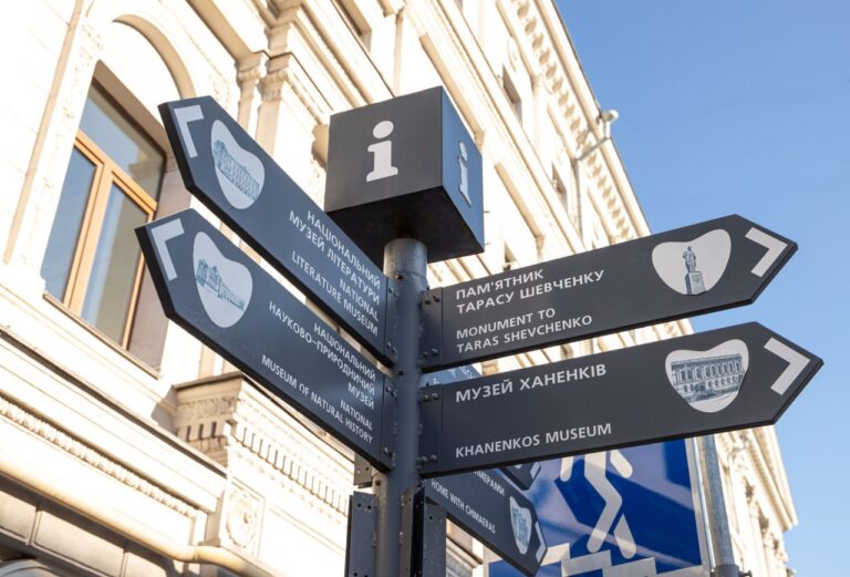 До Дня Конституції України у Києві проведуть безоплатні екскурсії містом, зокрема для людей із порушеннями слуху та для дітей