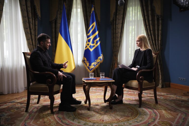Діалог США з росіянами нагадує теплу розмову. Це не зупинить Путіна — Зеленський