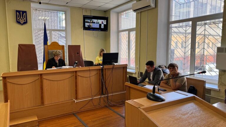 Суд у Дніпрі продовжив розгляд доказів у справі нардепа Тищенка та подовжив йому нічний арешт