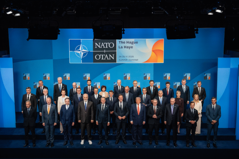 НАТО пом’якшило тон щодо Росії в короткому комюніке — обіцяють підтримку Україні, але не називають агресора
