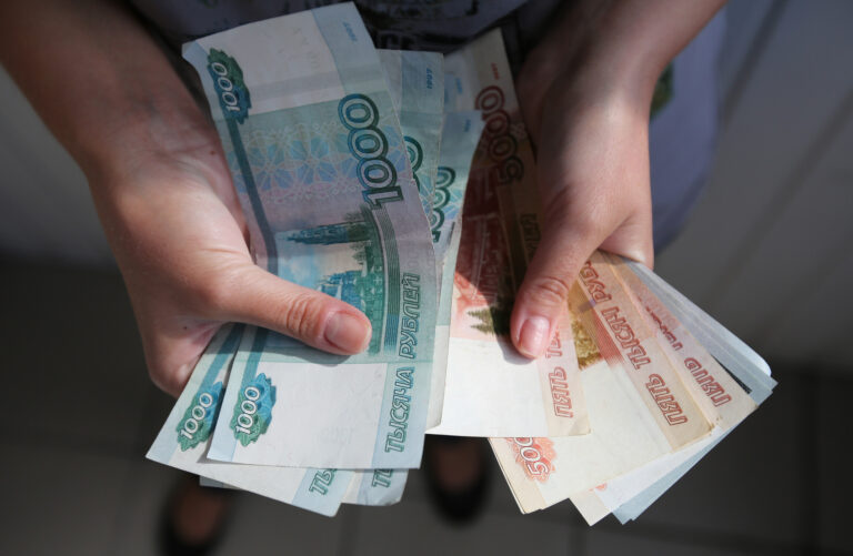 Путін збільшив видатки на фоні рекордного дефіциту бюджету РФ