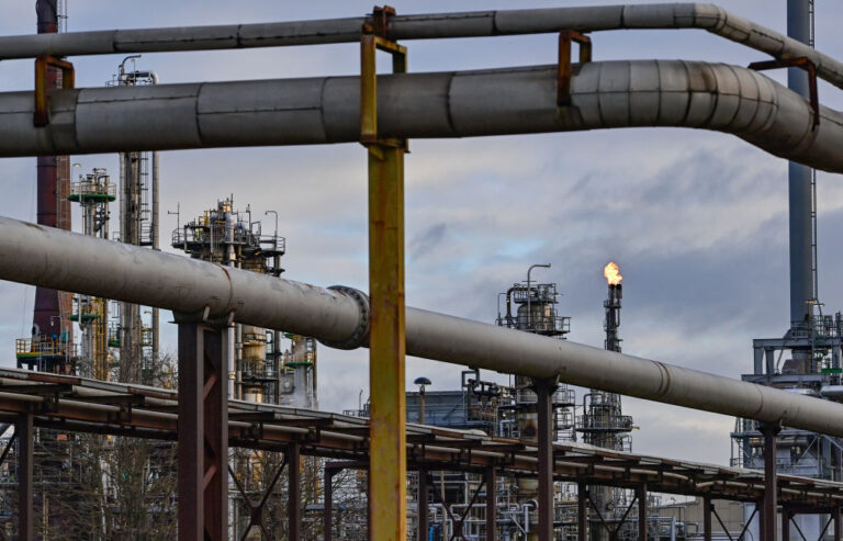 Через війну Ізраїлю з Іраном зросли ціни на нафту