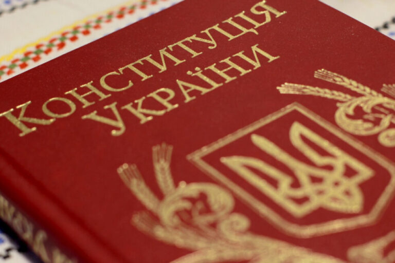 Міжнародні партнери привітали Україну з Днем Конституції та підтвердили підтримку в боротьбі за свободу