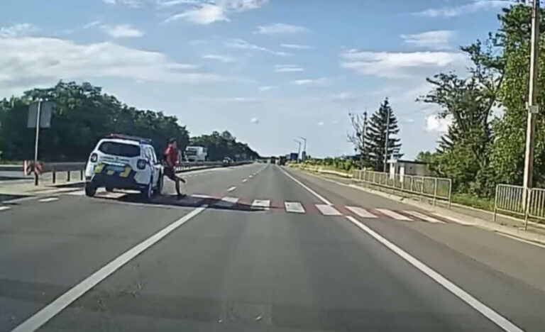 На Львівщині машина патрульної поліції збила підлітка на трасі. Почалося розслідування