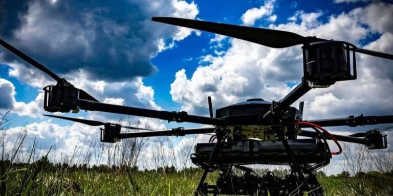 Дрони вночі атакували Керч у Криму, у Мережі повідомляли про вибухи та перекриття Кримського мосту