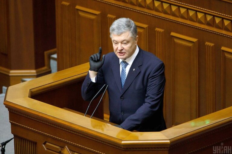 Порошенко заявляє про фальсифікації у справі щодо санкцій РНБО та виступає проти закритого суду