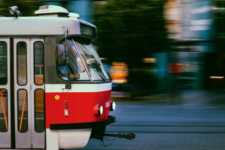 «Київпастранс» продовжує оновлювати міський електротранспорт. У Дарницькому трамвайному депо капітально ремонтують уже 3-й вагон