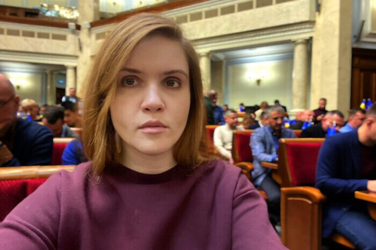 Синдром Аспергера й доступ до держтаємниці – Безугла відповіла на закиди журналіста