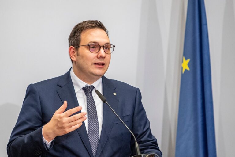 Росія через Путіна котиться у прірву — глава МЗС Чехії
