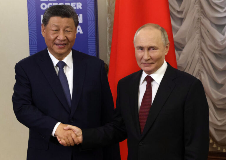 Путін прилетів з чотириденним візитом до Китаю та візьме участь у військовому параді