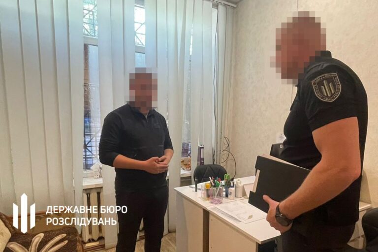 Незаконно списав з військового обліку брата. Працівник ТЦК з Дніпра отримав підозру