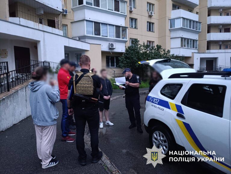 На Троєщині чоловік влаштував стрілянину та поранив місцевого мешканця