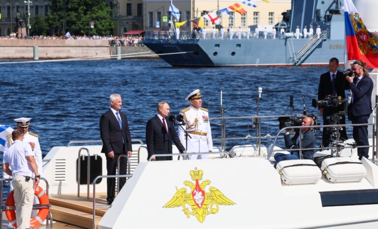 Британська розвідка відзначила перше скасування російського параду до дня ВМФ