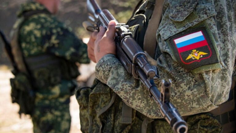 Зачиняли людей в погребі на 10 днів. Дев’ятьох російських військових підозрюють у жорстокому поводженні з цивільними під час окупації Київщини