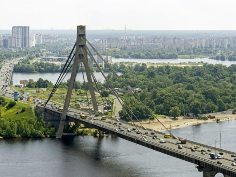 У Києві з 14 серпня на мосту через р. Десенка запроваджують реверсний рух у зв’язку з ремонтними роботами