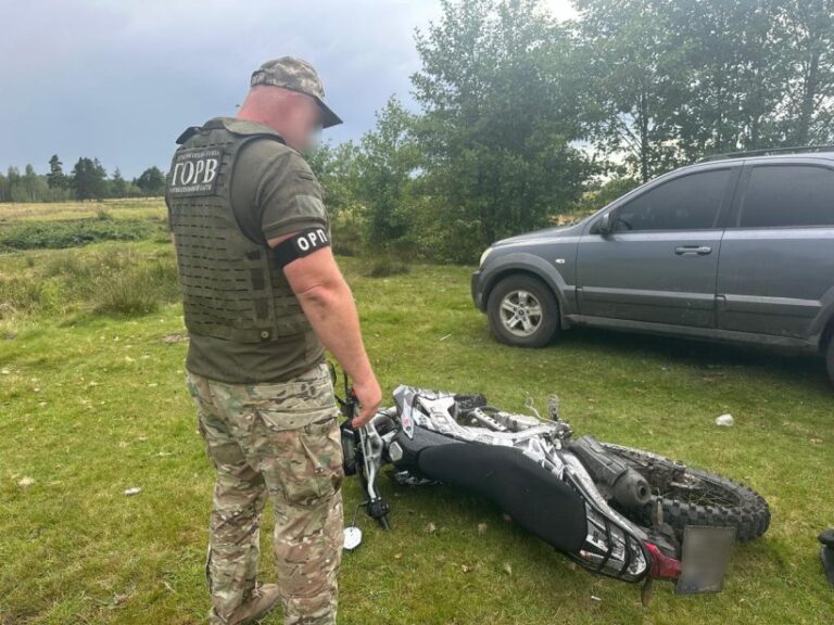 На Рівненщині викрили схему для ухилянтів, які мали виїхати за кордон на мотоциклі