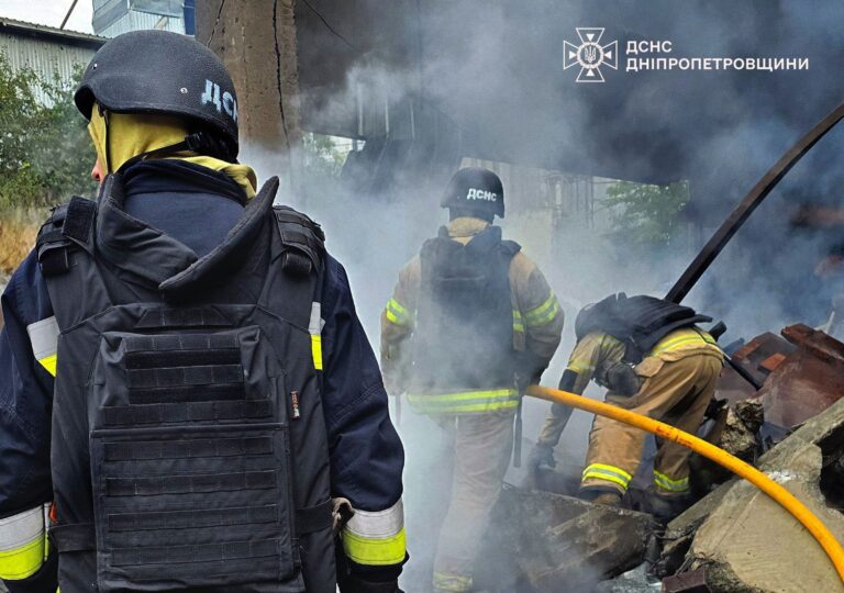Росіяни вдарили ракетами по Дніпру, троє поранених, пожежі та руйнування