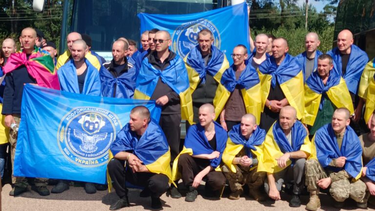 Троє українських лікарів повернулися з російського полону після 7-8 років у неволі