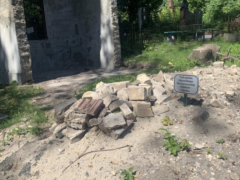 Католицька парафія спростовує інформацію про «руйнування» поховання професора Гурецького на Байковому кладовищі