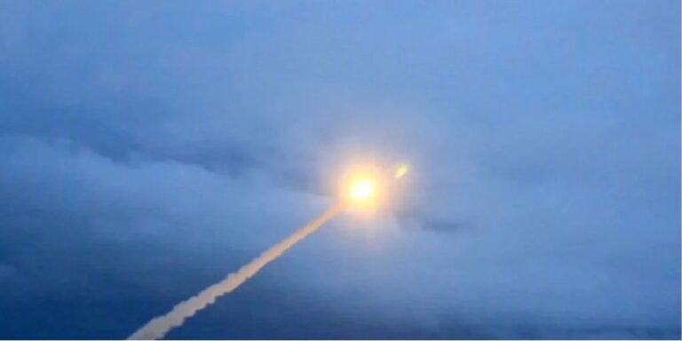 Росія може готуватися до випробування нової ракети попри переговори з Трампом — Reuters