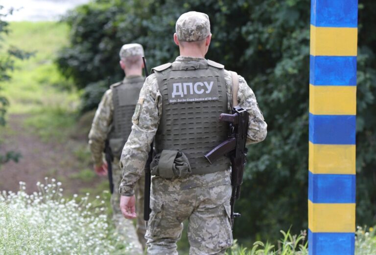 Уряд пропонує запровадити кримінальну відповідальність за нелегальний виїзд за кордон під час війни