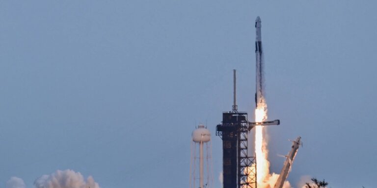 SpaceX запустила ракету на МКС з чотирма астронавтами в рамках місії Crew-11