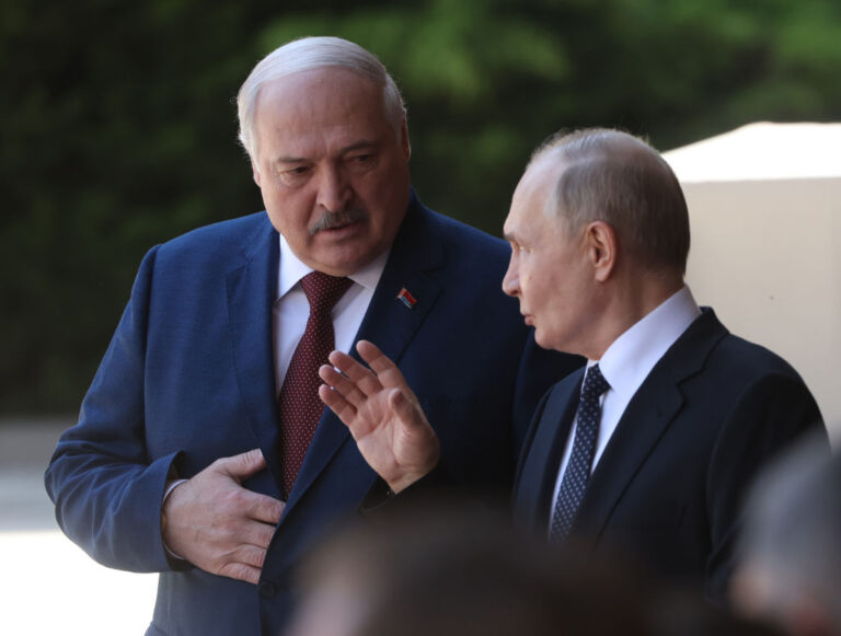 путіну пропонували вдарити «Орешником» по Банковій. Він сказав: «У жодному разі» — Лукашенко