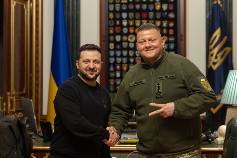 Залужний відмовився від розмови із Джей Ді Венсом, який шукав альтернативу Зеленськиму після суперечки в Білому домі — The Guardian