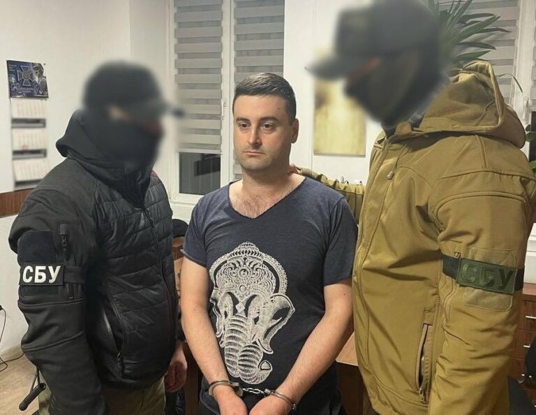 СБУ викрила 12 поплічників Медведчука, які вчиняли інформатаки на Україну. Покази на них дав затриманий Кирило Молчанов