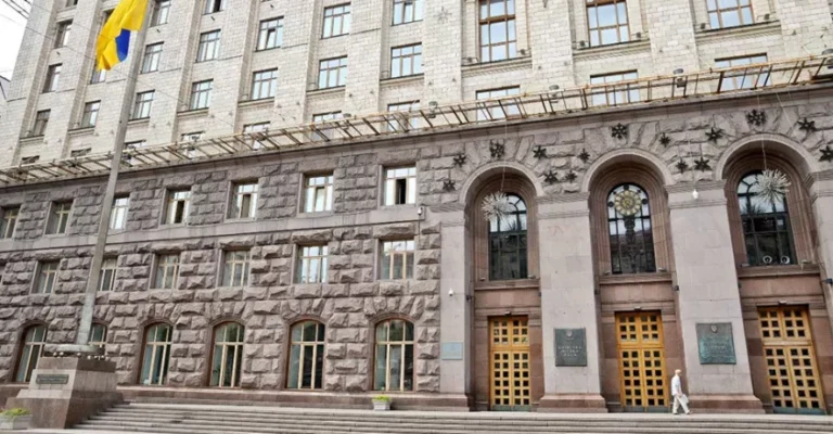Фінансові труднощі замість сенсаційних відставок: у чому причина бездіяльності Київради?