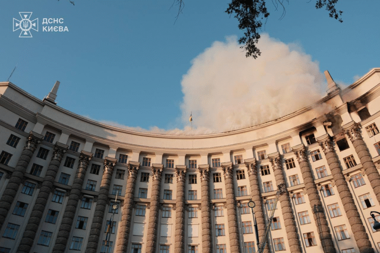 Прем’єрка показала, який вигляд має будівля уряду після російської атаки