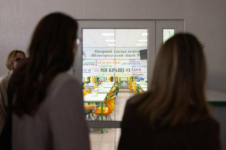 «Урок щастя» на Київщині: Зеленська та урядовці презентували новий підхід до ментального здоров’я дітей