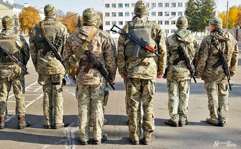 Київщина: Керівника комунального підприємства затримали за вимагання 15 тисяч доларів за звільнення від служби – всі подробиці.