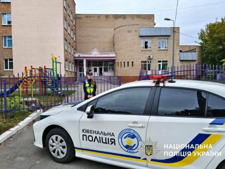 Поліція провела перевірку десятків київських об’єктів, включаючи лікарні, школи та ТРЦ, на наявність вибухових пристроїв — подробиці.