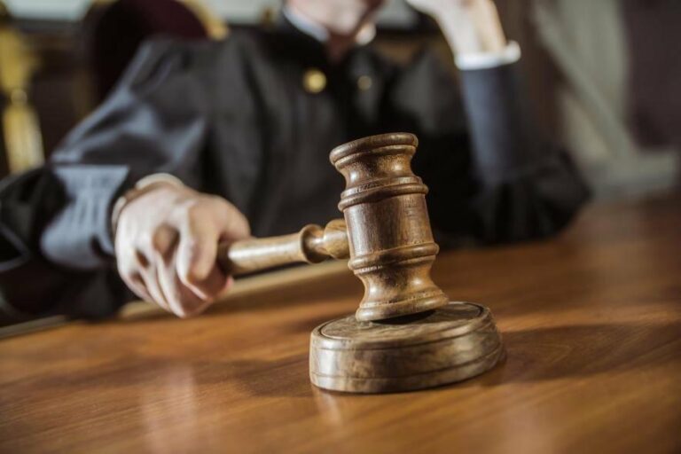 Трагедія в ізоляторі: в Києві загинув підозрюваний у вбивстві в’язня – подробиці інциденту.