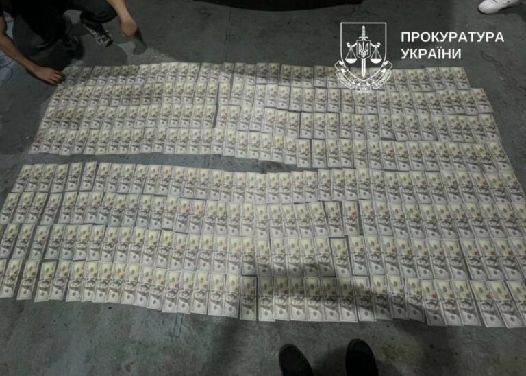 Паркінг у центрі уваги: У Києві чоловік із пістолетом намагався вибити $30 тисяч у підприємця