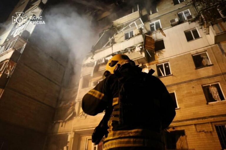 Масована атака на Київ і Київщину: палають будинки та десятки поранених