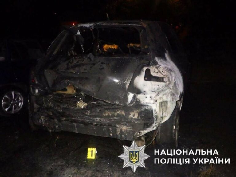 Вогняна розплата: чоловік спалив автомобіль іншого в Києві