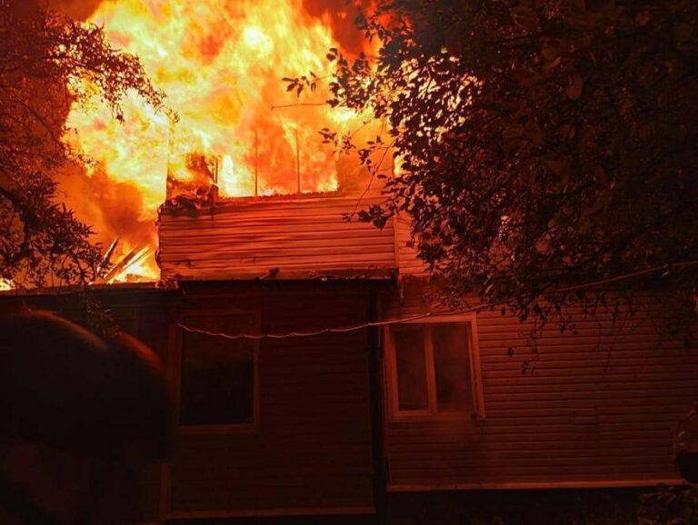 Київщина охоплена полум’ям після нічної атаки дронів — є жертви