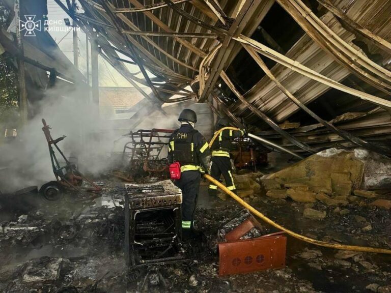 Масштабна дронова атака: Київщина під ударом, знищені будинки та транспортні засоби