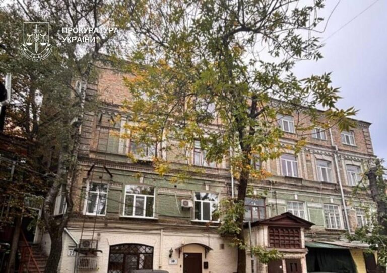 Скандальна ситуація в Київському центрі: прокуратура розпочала справу через нерухомість на Подолі.
