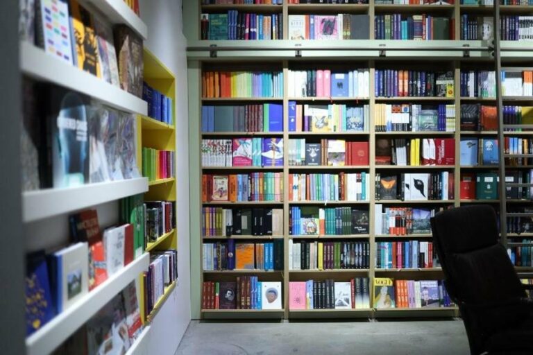 В Україні заборонили низку російськомовних творів: дізнайтесь деталі.