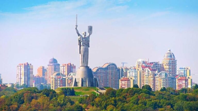 Київ у серпні: екстремальні погодні зміни б’ють на сполох