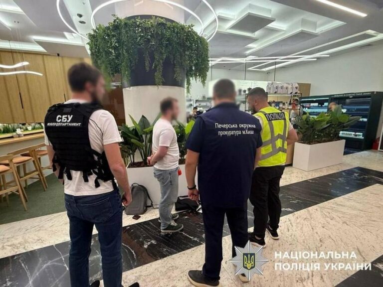 Схема виїзду за кордон під час війни у Києві: поліція затримала юриста-афериста
