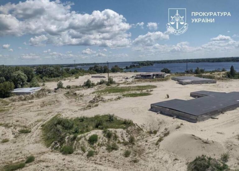 Нові деталі великої афери з піском у Києві: земля та шахрайські склади