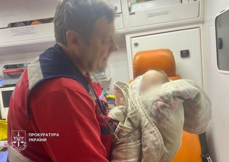 17-річну матір у Київській області підозрюють у залишенні немовляти без їжі та води – деталі інциденту.